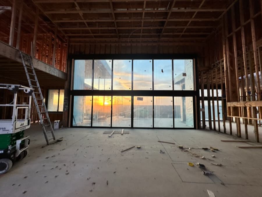 The house under construction, view 1