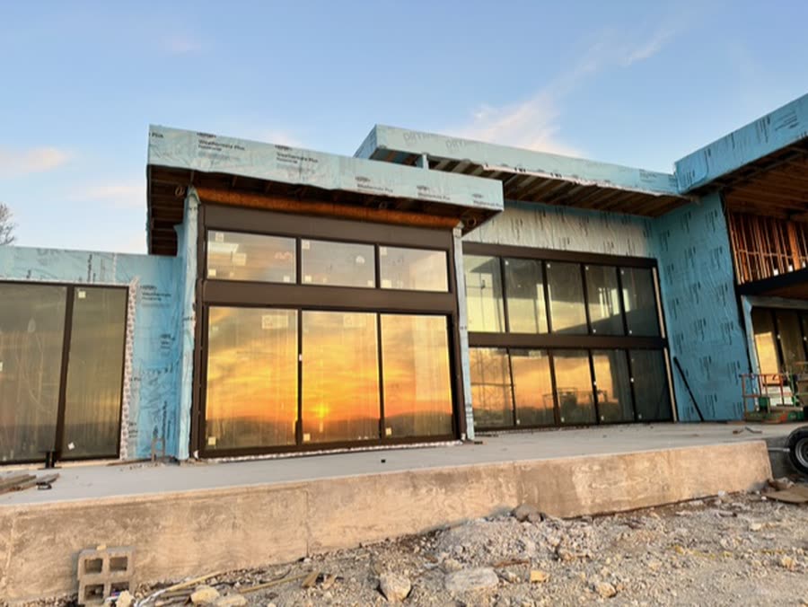 The house under construction, view 2